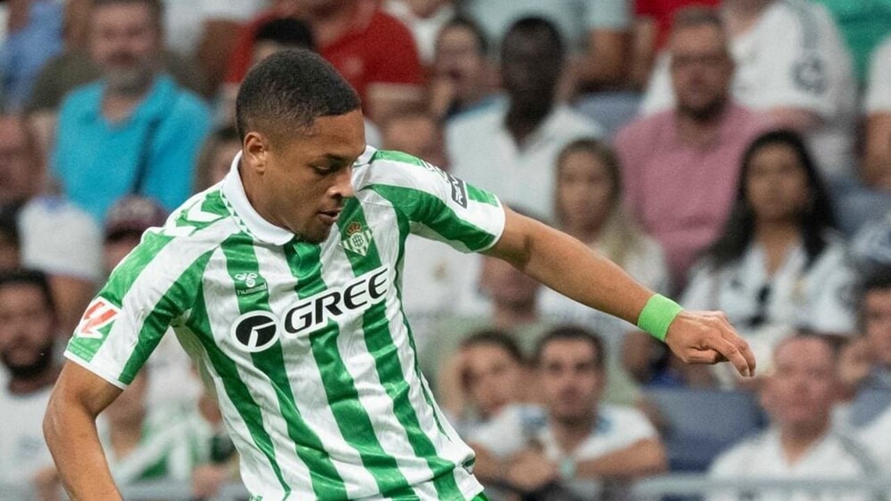 Palmeiras aguarda Barcelona para avançar em negociação com Vitor Roque.