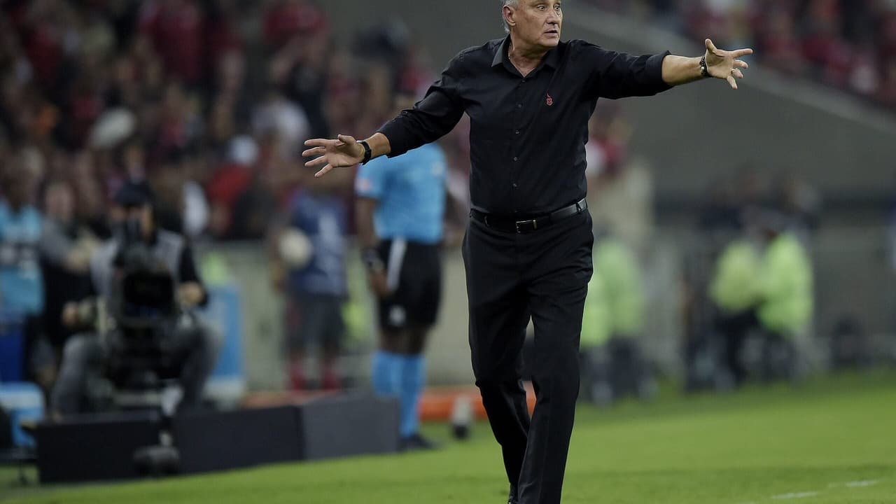 Tite define escalação com novidade para duelo do Flamengo contra o Peñarol.