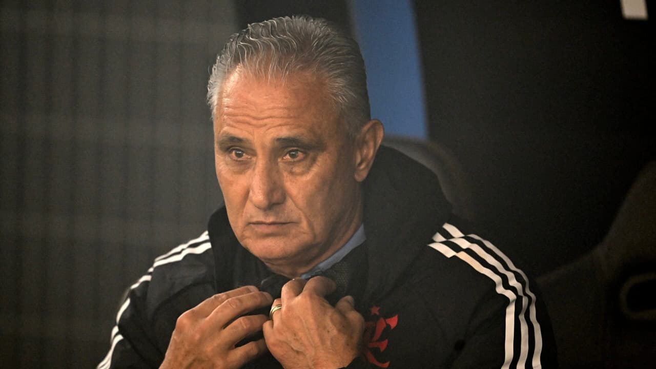 torcedores flamenguistas pedem saída de Tite após insatisfação com atuações da seleção.