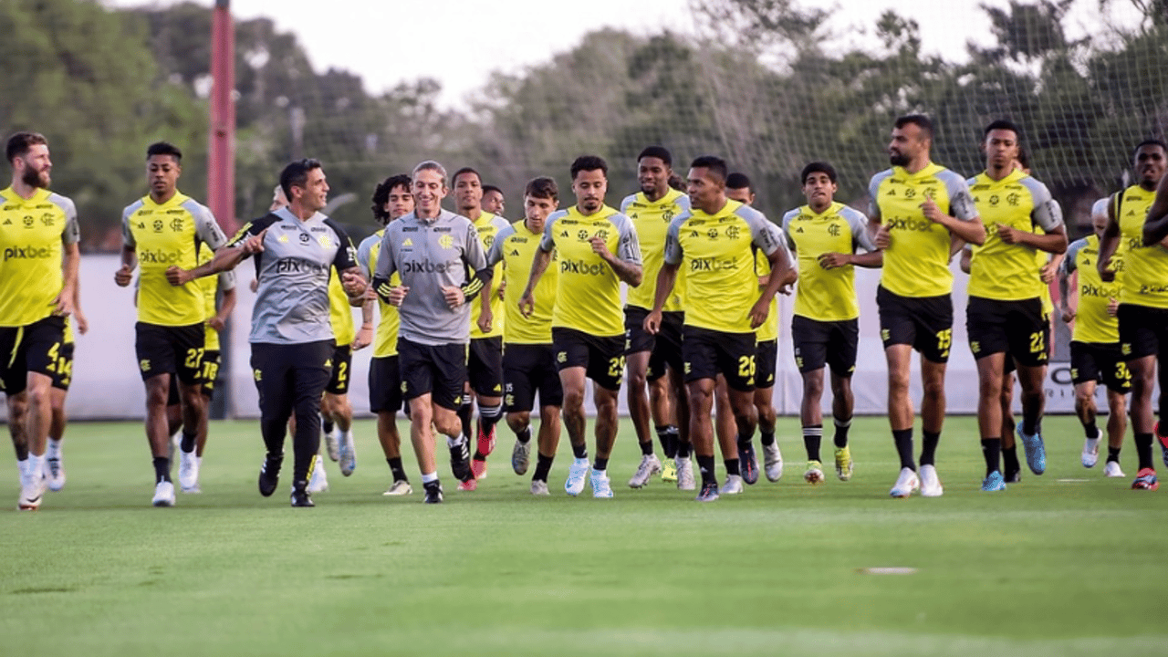 Filipe Luís revela estilo ofensivo em entrevista à FlaTV.
