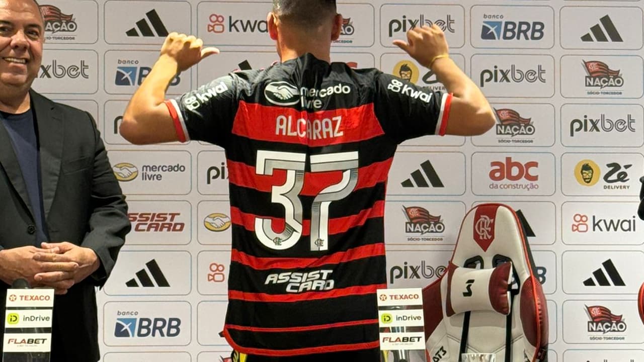 Alcaraz preparado para atuar em diversas posições no Flamengo: versatilidade em campo