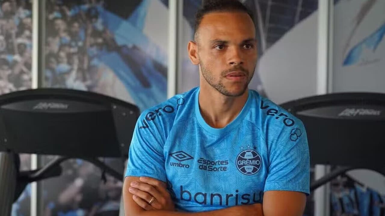 Grêmio Escala Braithwaite para Duelo contra o Flamengo no Comando do Ataque