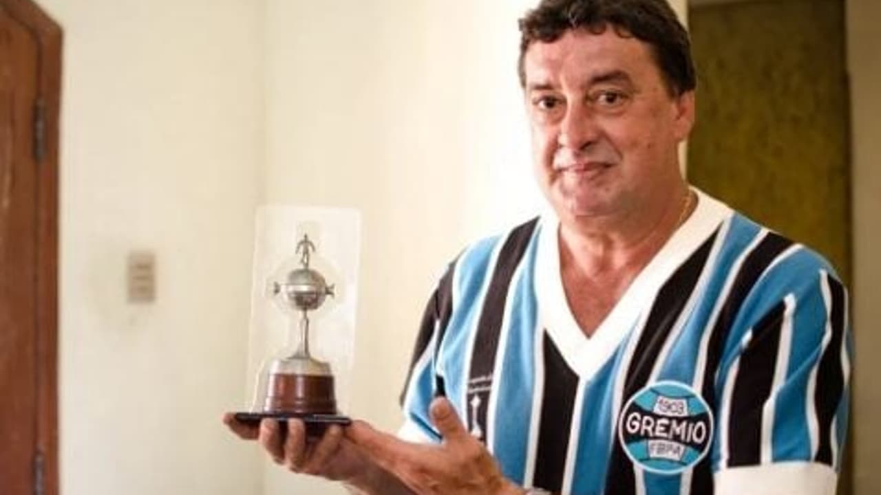 Grêmio lamenta a morte do campeão César, vencedor da Libertadores e Mundial aos 68 anos