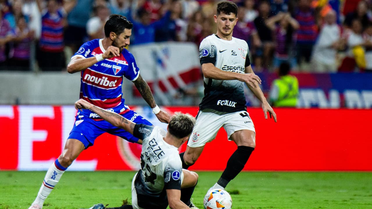 Erro de arbitragem em lance polêmico de Fortaleza x Corinthians é apontado por comentarista.