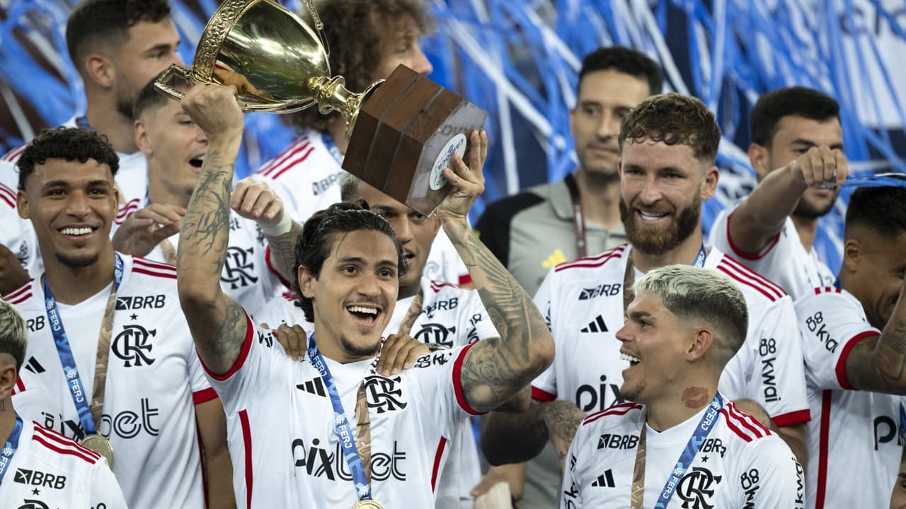 Hino do Flamengo: Letra, Origem e História da Música no Futebol Brasileiro