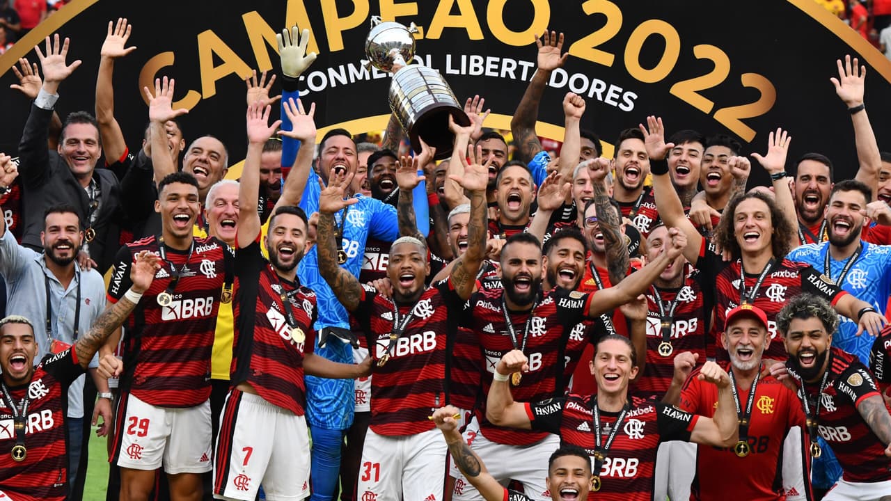 Multicampeão pelo Flamengo investigado por violência sexual no futebol.