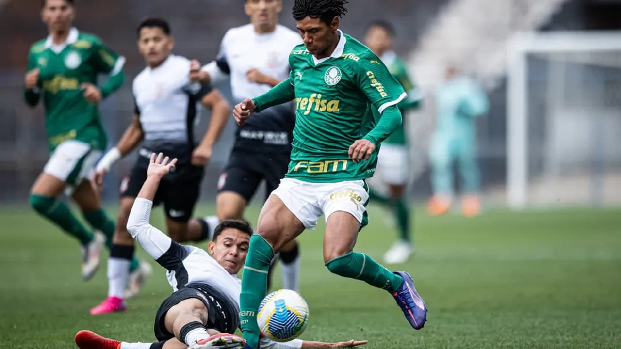 Palmeiras avança de fase ao derrotar Corinthians no Brasileirão Sub-17.