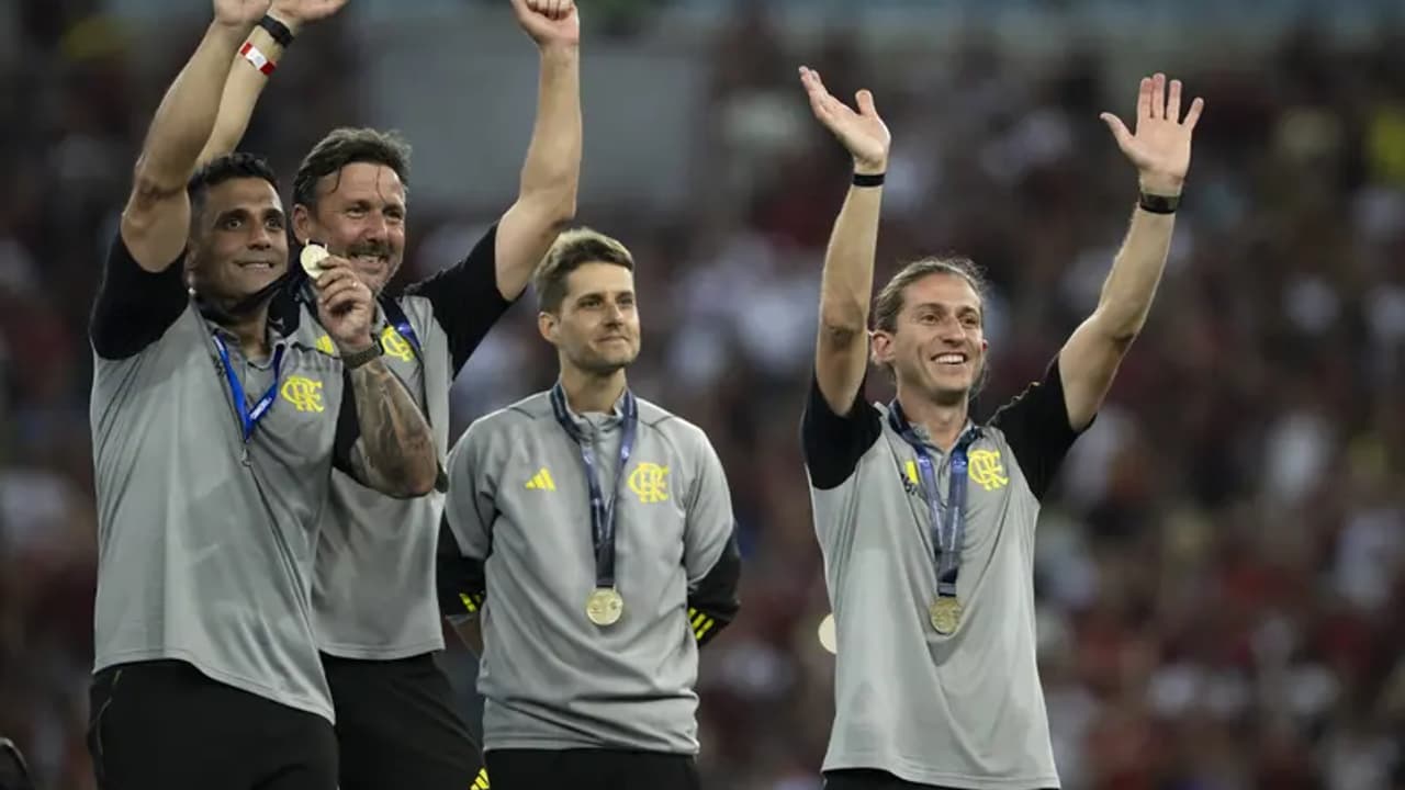 Gabigol prevê Filipe Luís como treinador e brinca: Não vou te respeitar