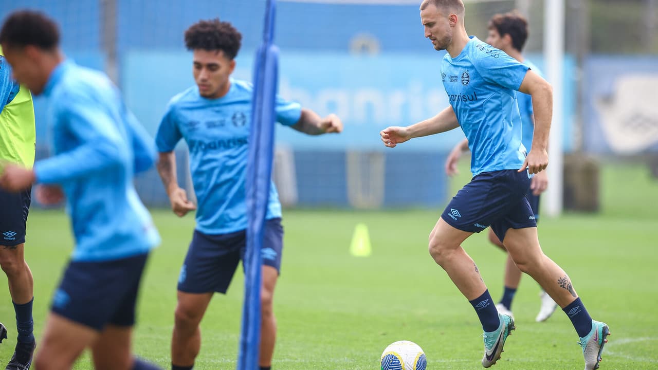 Zagueiro do Grêmio é multado e punido pela Conmebol por infração disciplinar.