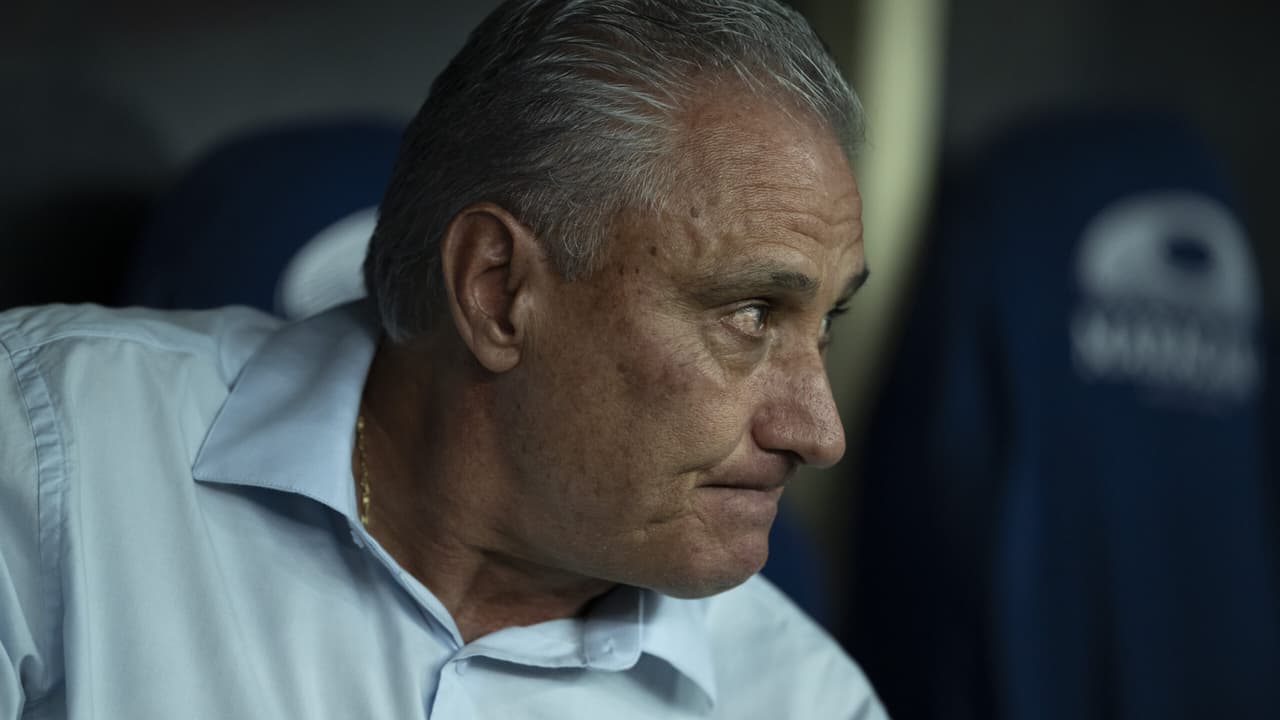 Torcedores do Flamengo celebram saída de Tite em postagens nas redes sociais