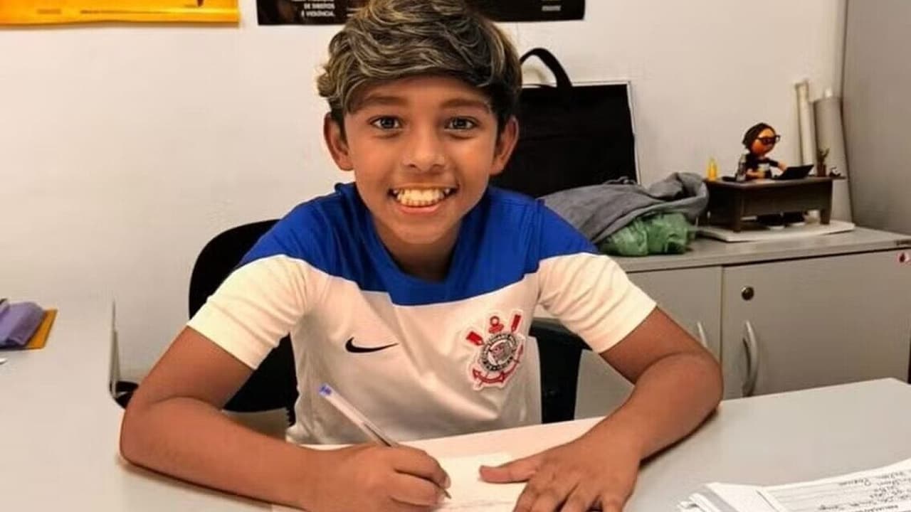 REFORÇO PRA BASE! Irmão de medalhista olímpica assina contrato de formação com o Corinthians