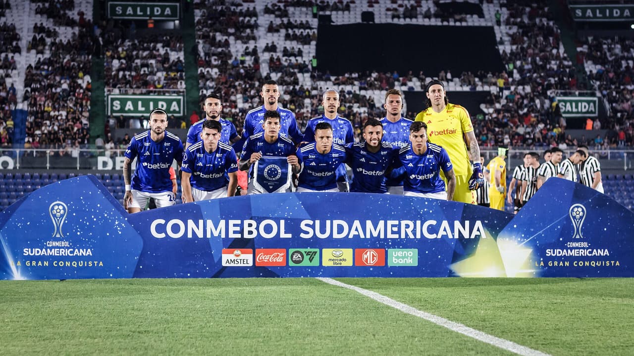 Cruzeiro encara desafio inédito contra Lanús em busca de definição na temporada.