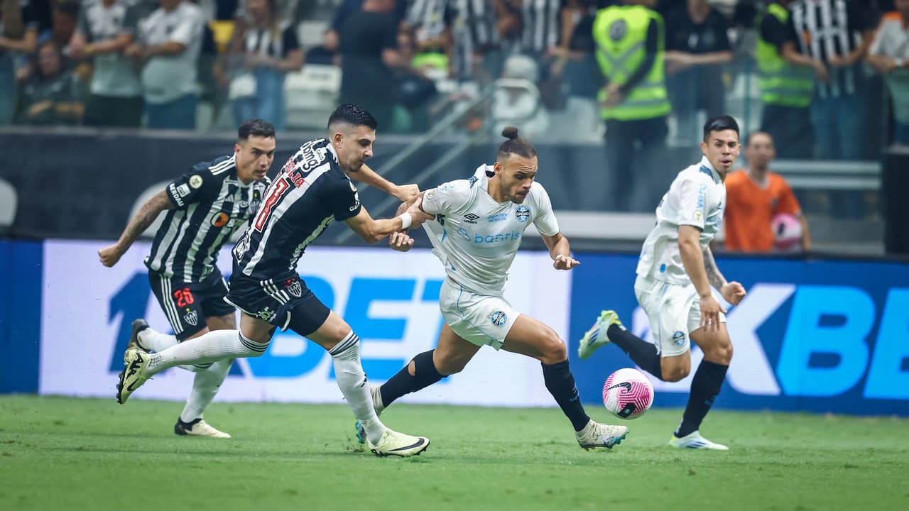 Cbf analisa var em gol anulado do grêmio contra o atlético-mg