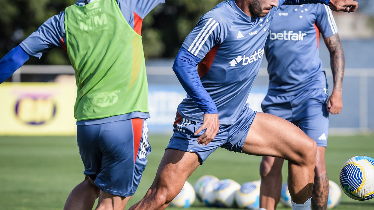 Cruzeiro busca vitória no Mineirão para retomar caminho de vitórias contra Lanús.