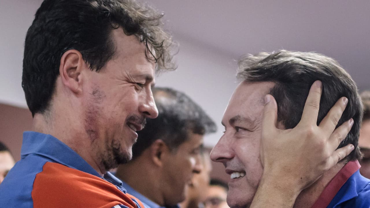 Diniz comemora primeira vitória no Cruzeiro em tom profissional e conciso.