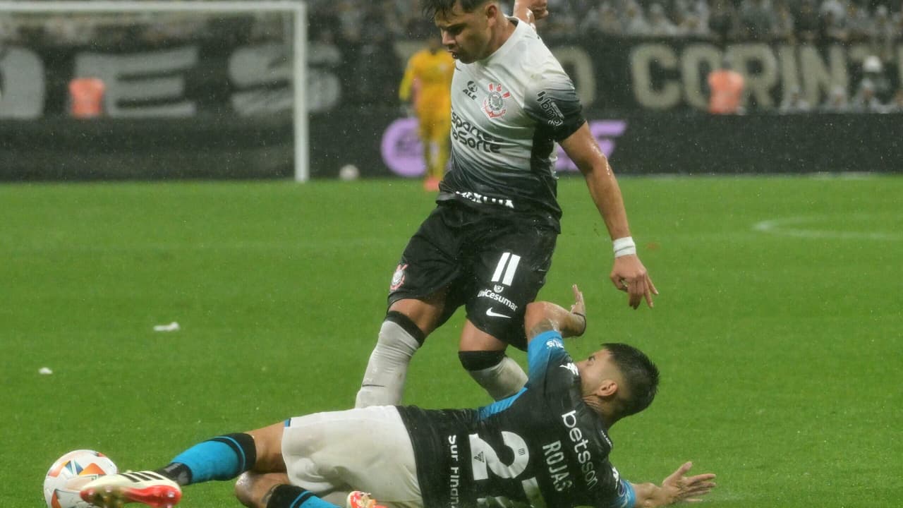 Corinthians atribui empate ao gramado no jogo igual contra adversário.