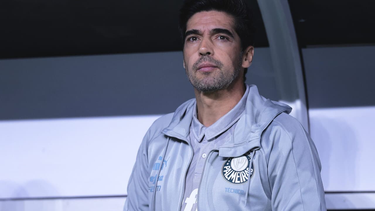Revista destaca Abel Ferreira como um dos melhores treinadores mundiais.