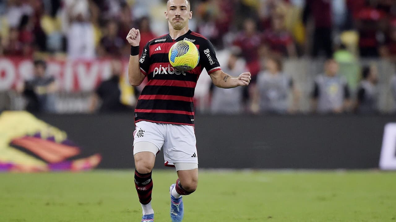 Filipe Luís justifica escolha de Léo Ortiz em vez de Fabrício Bruno no Flamengo