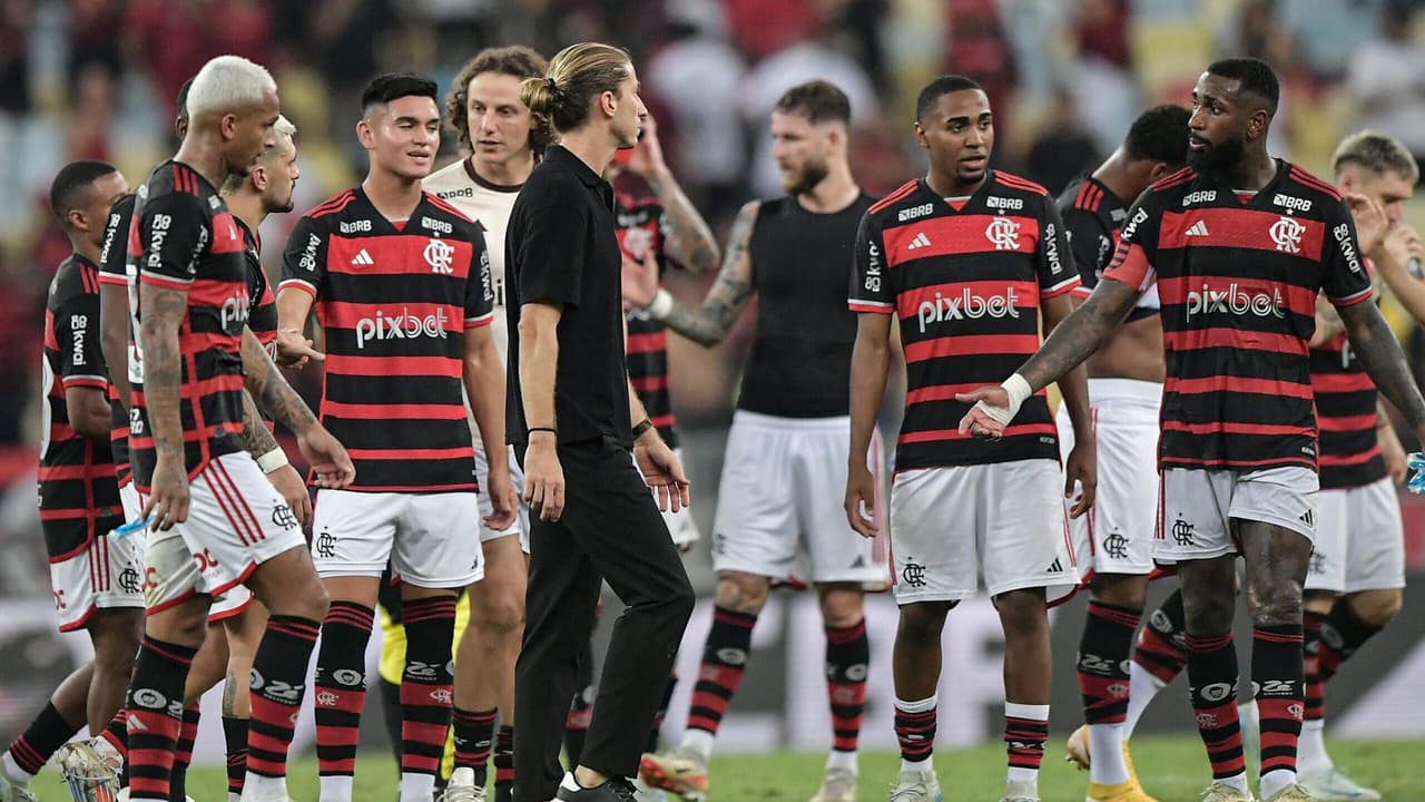 Flamengo testa trio inédito em treino visando estratégias para próxima partida.