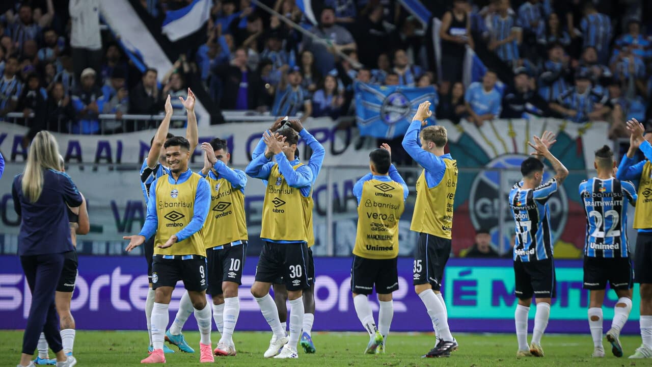 Grêmio aproveita tropeços dos adversários e tem rodada impecável no Brasileirão.