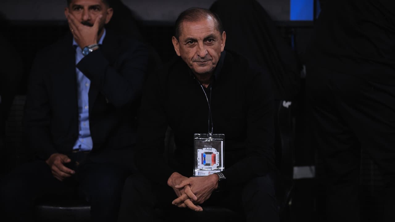 Torcedores do Corinthians insatisfeitos com decisão de Ramón Díaz