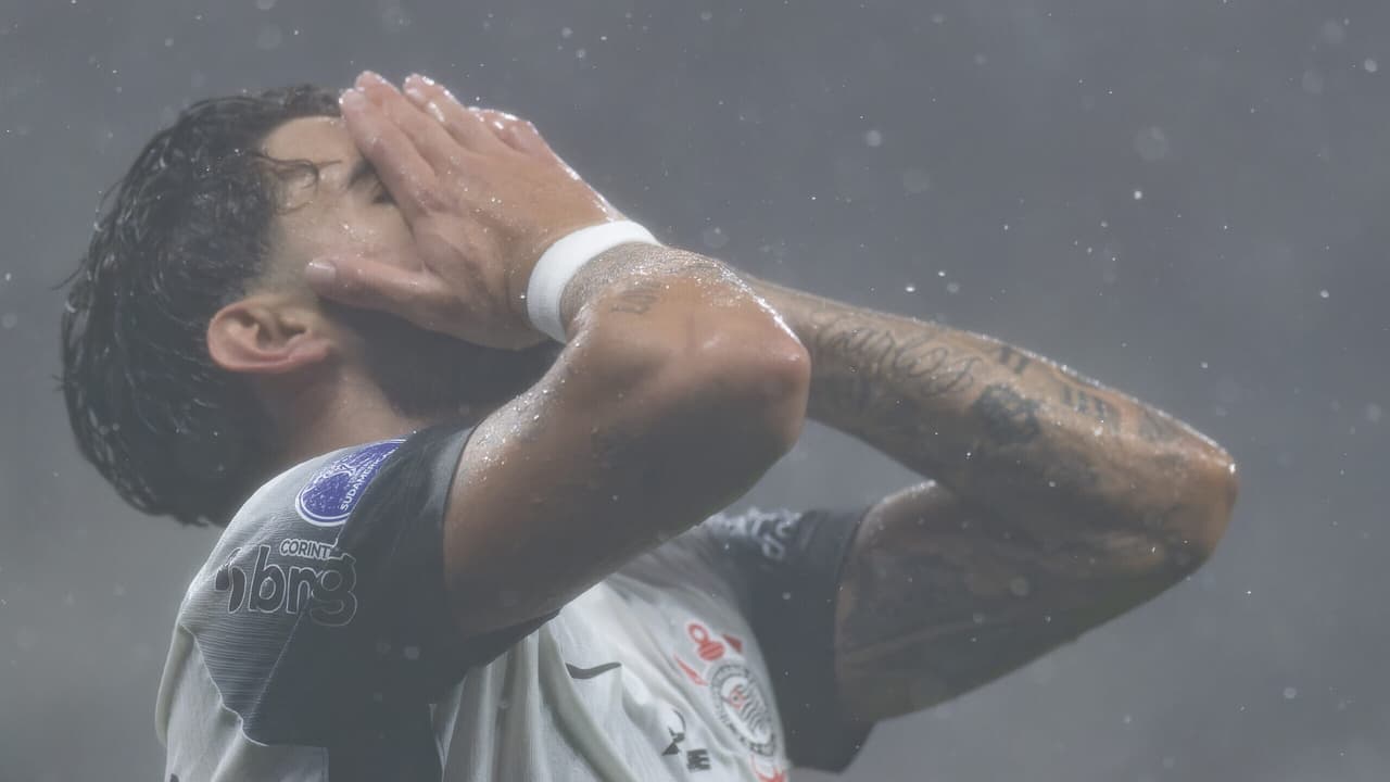 Alterações prejudicam desempenho do Corinthians em competições de futebol.