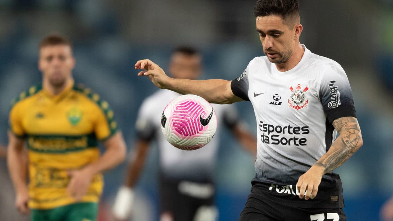 BAIXA NO RIVAL! Pendurado leva cartão amarelo e desfalca Corinthians em clássico com Palmeiras.