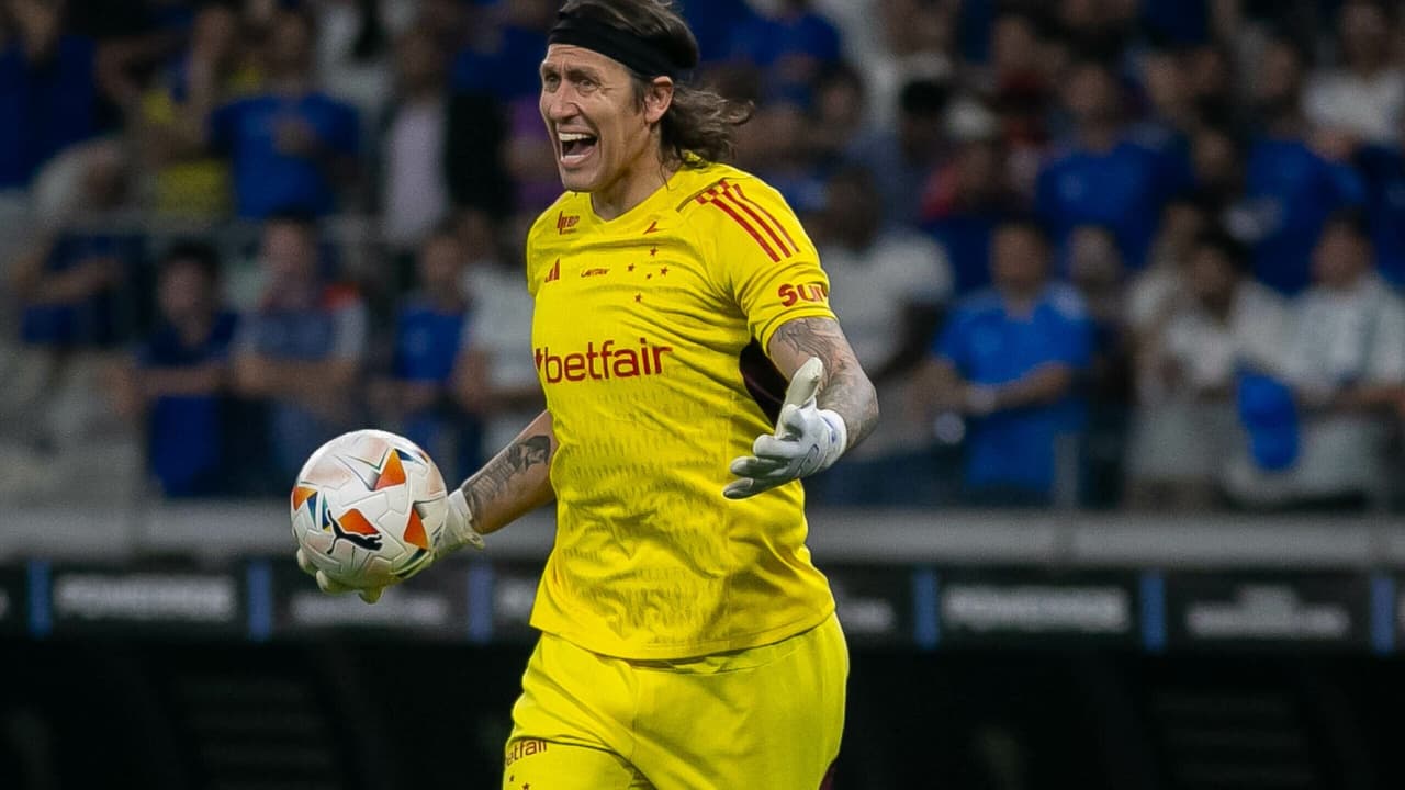 Cássio expõe críticas e desabafa após gol sofrido em partida importante.