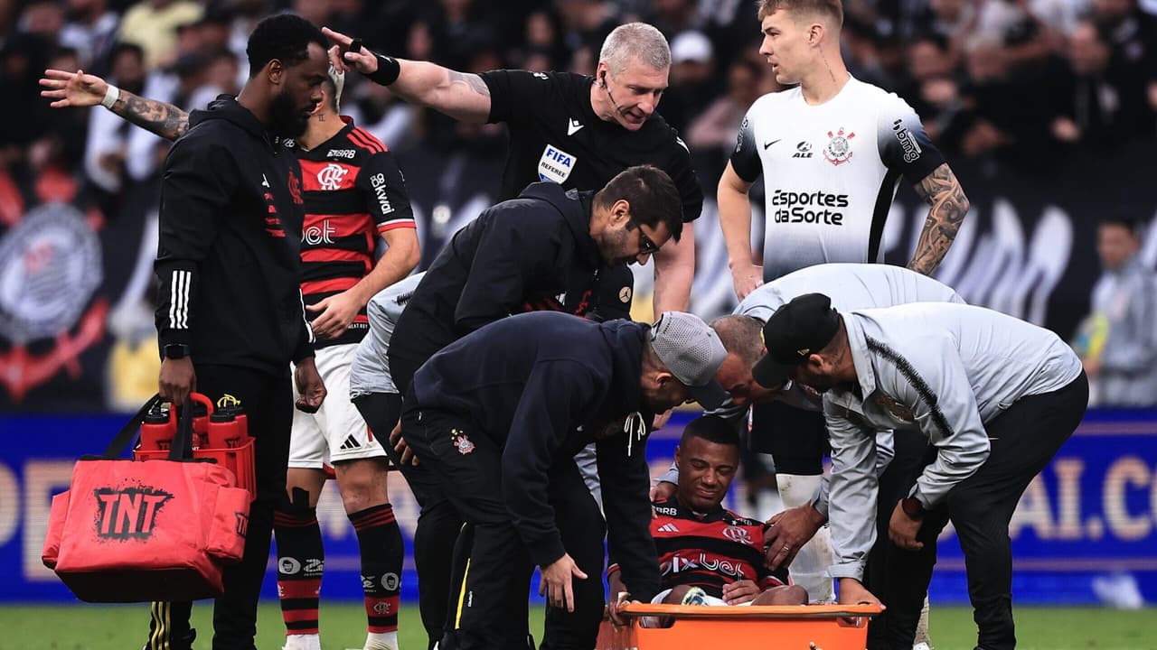 Jogador do Flamengo recebe críticas após jogo com o Corinthians: Maior enganação
