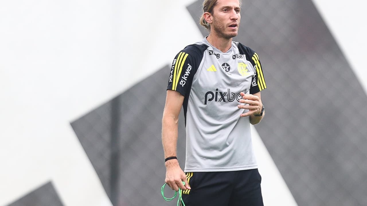 VAI MANTER? Bom aproveitamento de Filipe Luís em clássicos na base do Flamengo
