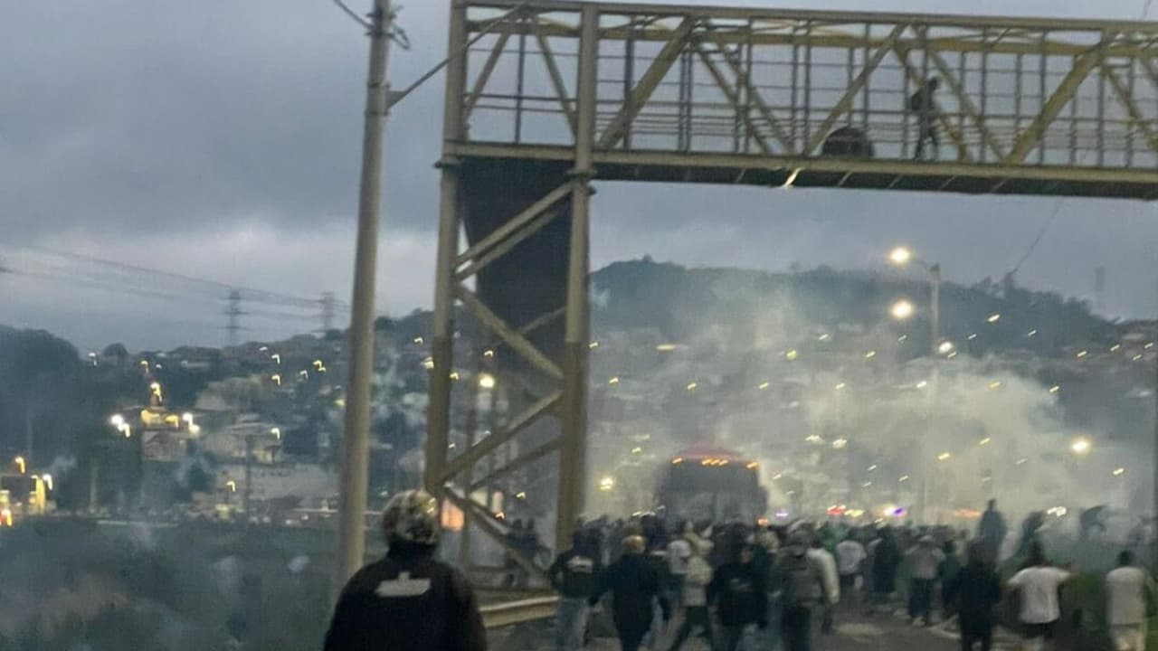 Cruzeiro e Palmeiras se pronunciam após conflito entre torcedores no estádio