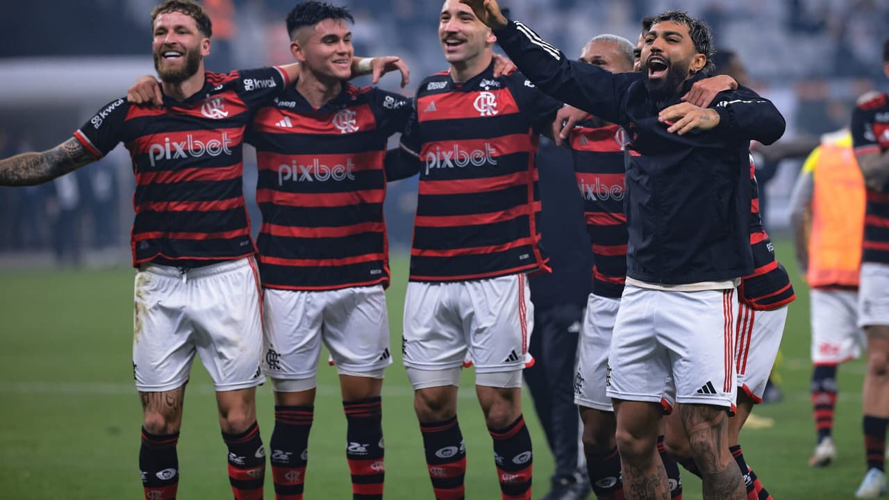 Filipe Luís menciona Carlinhos, e possível alteração na escalação do Flamengo.