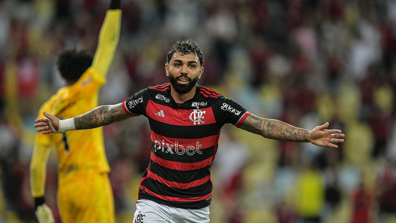 Filipe Luís comanda treino do Flamengo visando clássico com Gabigol descontraído