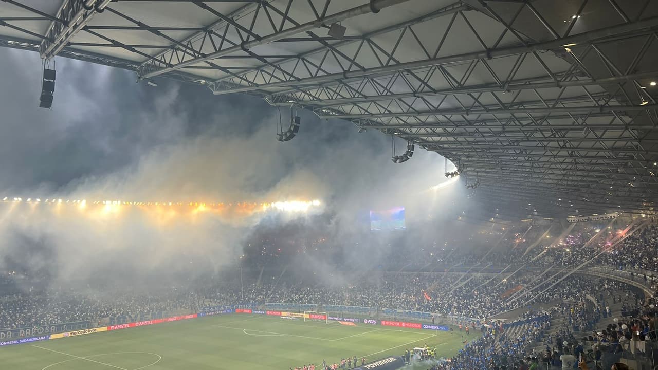Conmebol deve indiciar Cruzeiro por atraso e paralisação em jogo com Lanús