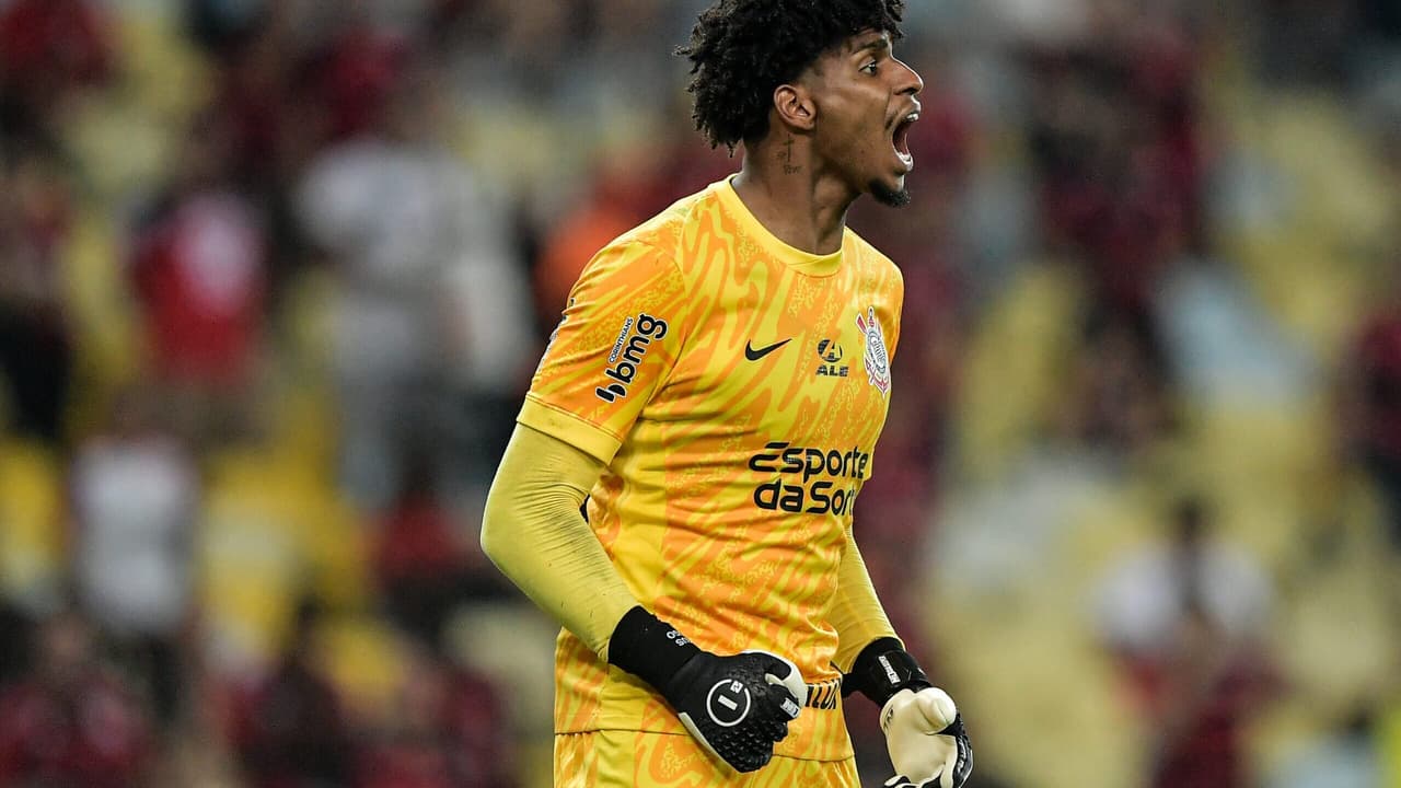 Corinthians quita multa de Hugo Souza e define prazo para contratação.