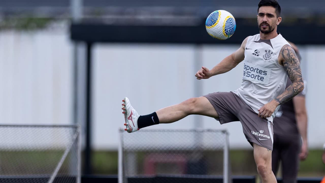 Ramón Díaz Lidera Treino Tático e Realiza Testes na Equipe do Corinthians