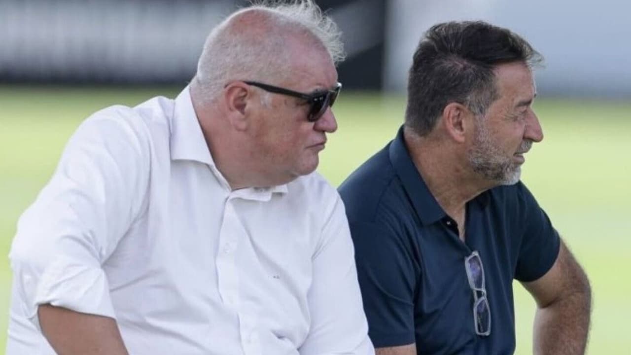 Rubão critica gestão de Augusto Melo no Corinthians: uma vergonha para o clube.