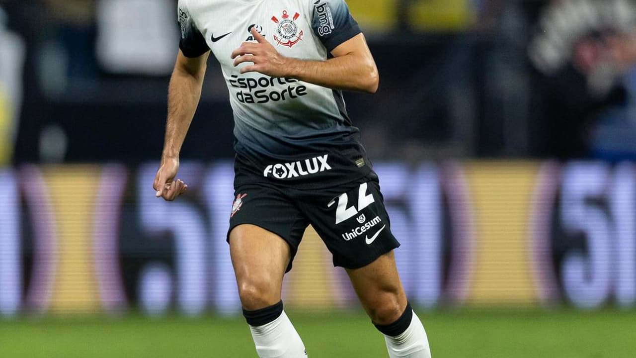 Lesão no joelho tira Héctor Hernández dos gramados em 2024.