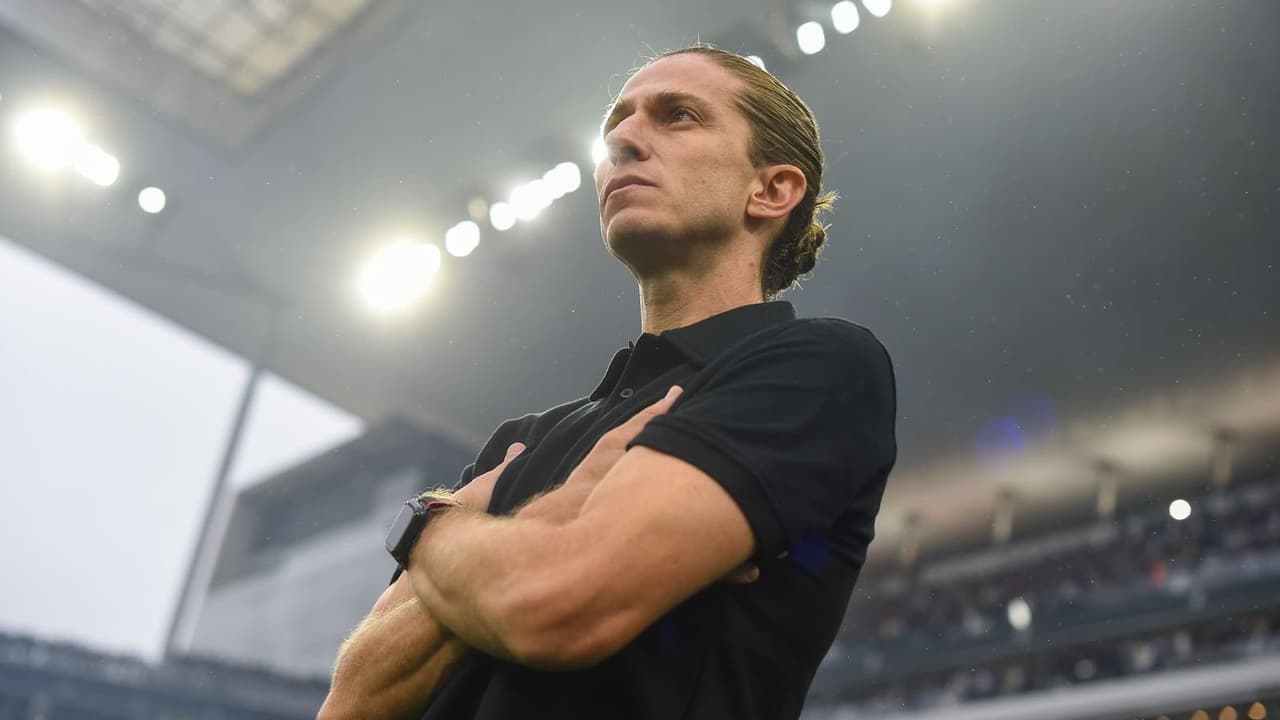 Filipe Luís critica arbitragem por supostos erros contra o Flamengo