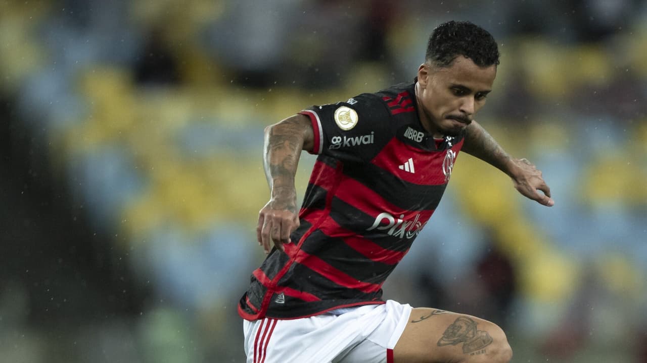 Torcedores criticam atuação de Allan: necessidade de rescisão avaliada.