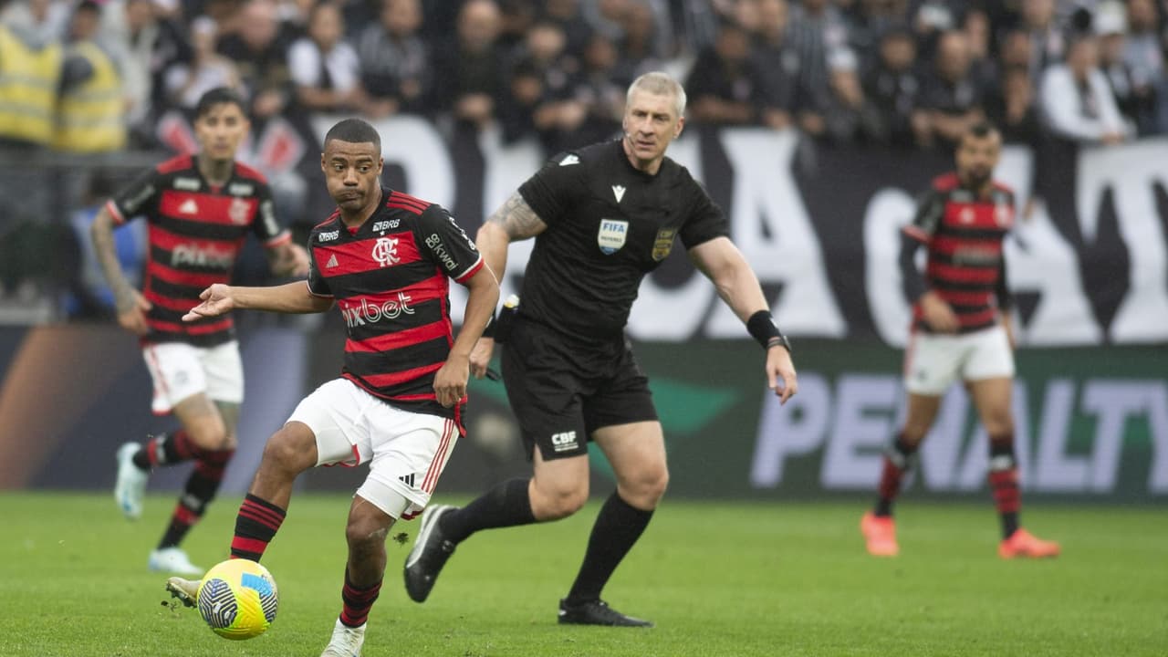 Corinthians Acusa Flamengo de Presentear Daronco; Marco Braz Responde