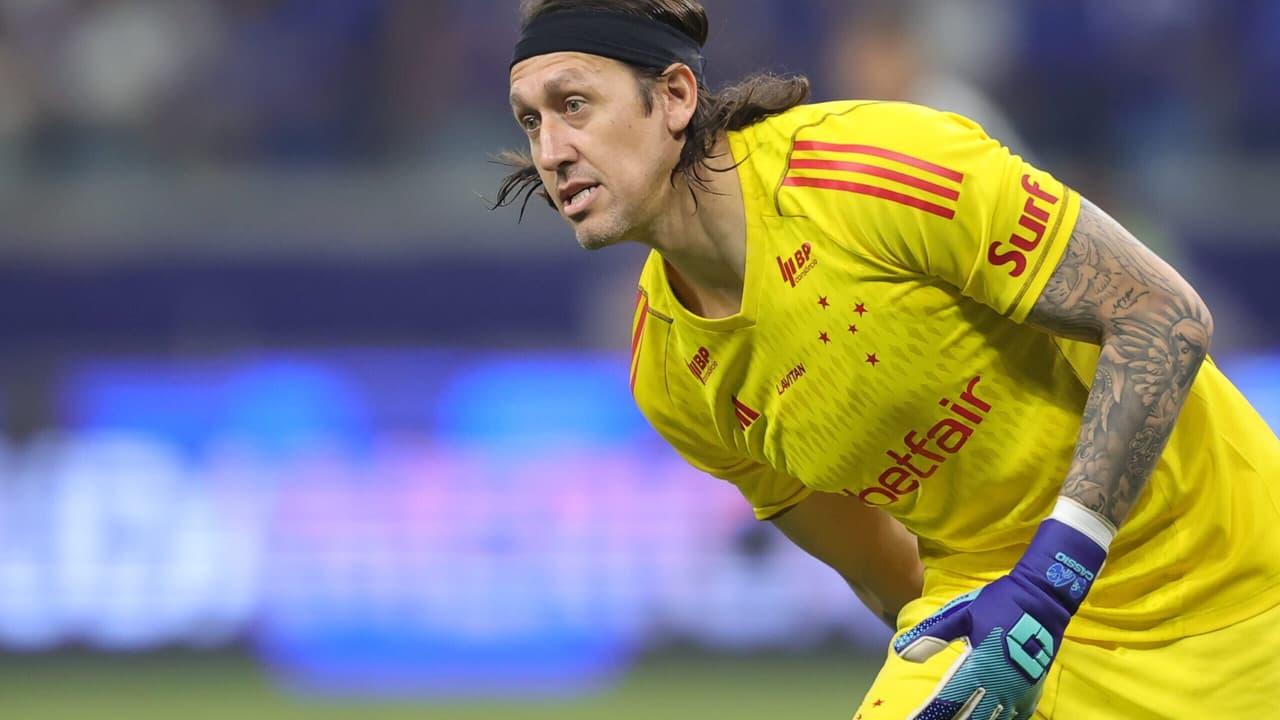 Cássio sofre lesão e desfalca Cruzeiro