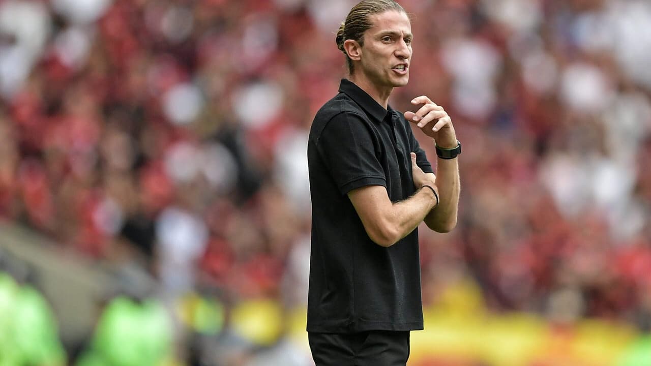 FILIPE LUÍS ENFRENTA CRÍTICAS! Treinador pede apoio incondicional a Ayrton Lucas após vitória!