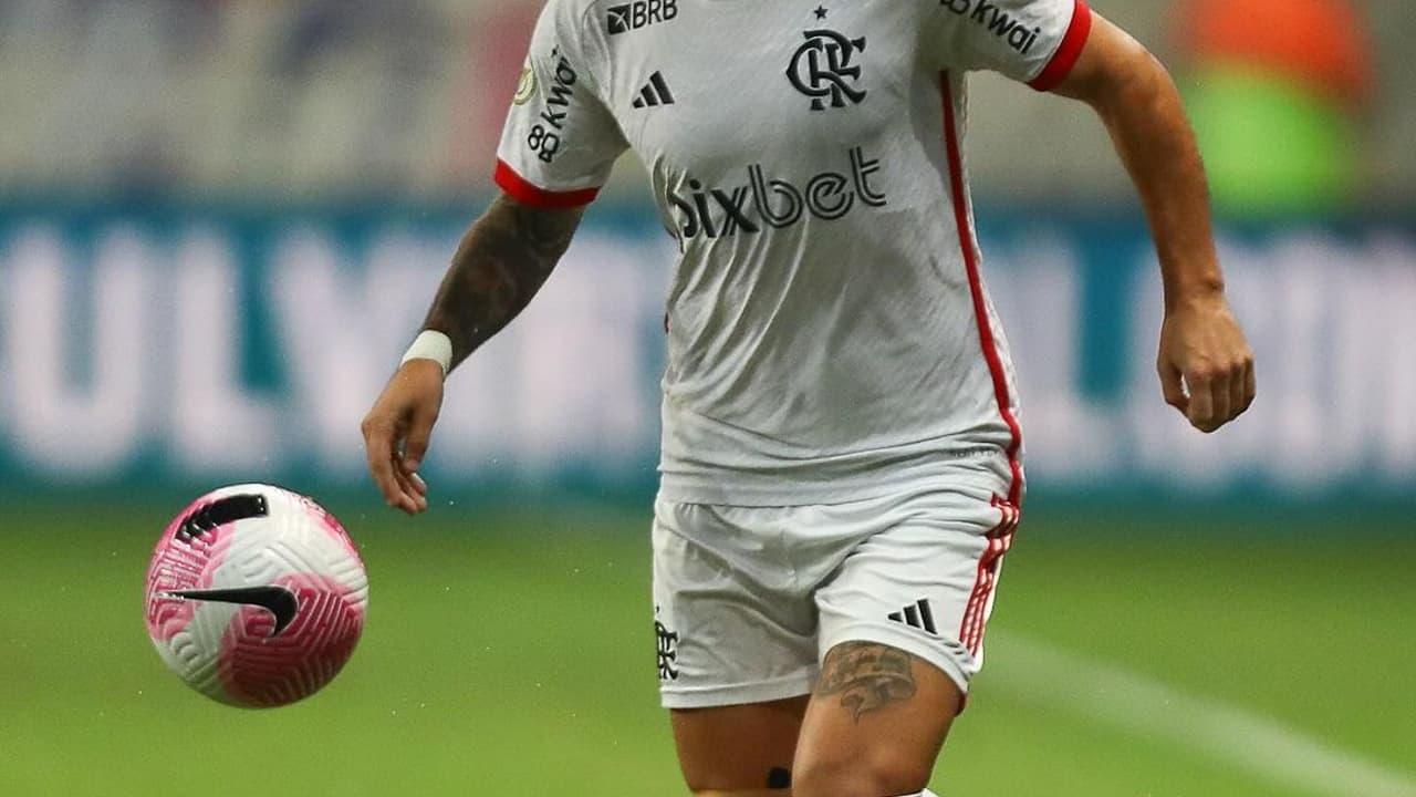 Flamengo conquista vitória sobre Bahia com gols de Ayrton Lucas e Alcaraz