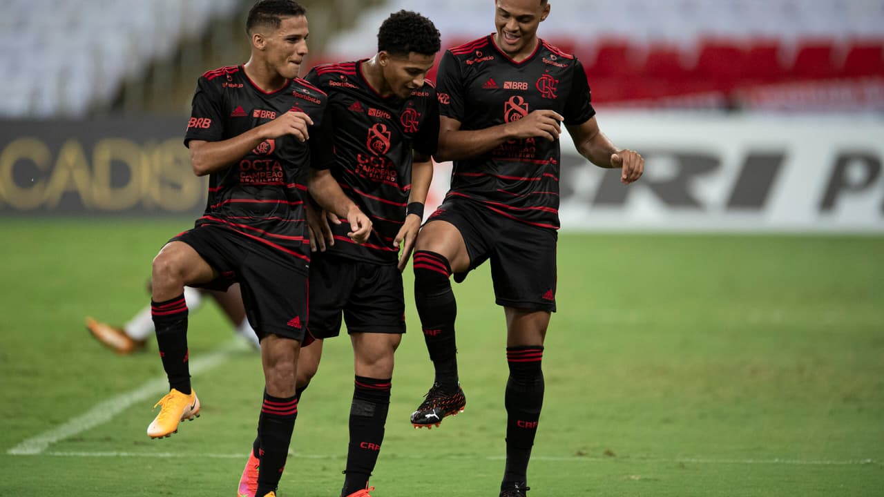 Flamengo recebe atacante de volta após período de empréstimo