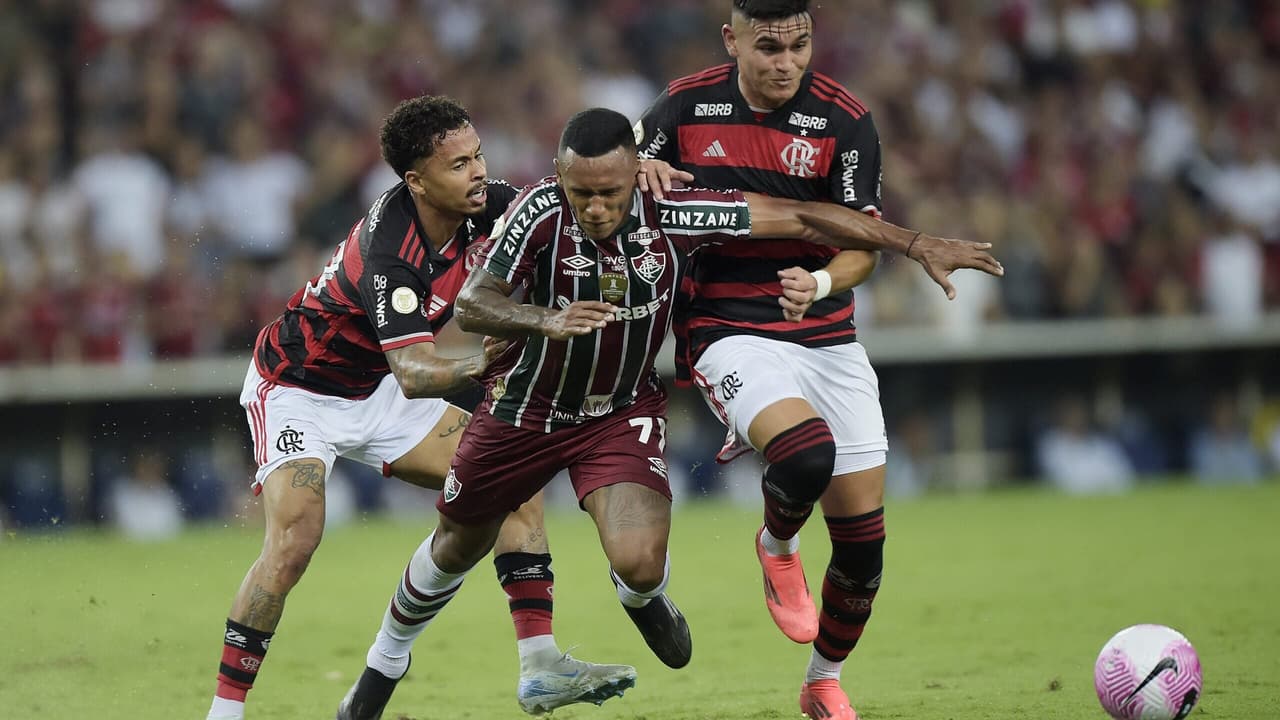 Quem tem mais vitórias no clássico Fla-Flu: Flamengo ou Fluminense?