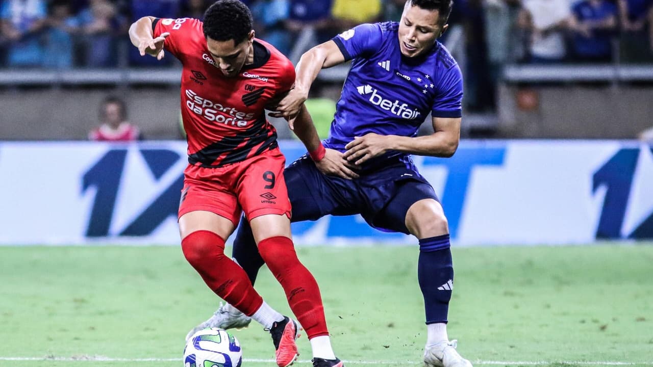 Cruzeiro e Athletico-PR buscam reação no Brasileiro com confronto decisivo.