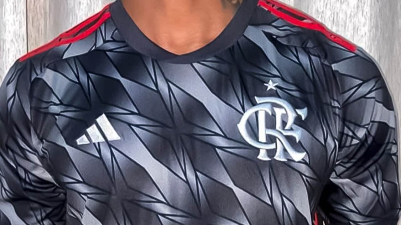 Nova camisa do Flamengo é vazada na internet; confira detalhes exclusivos.