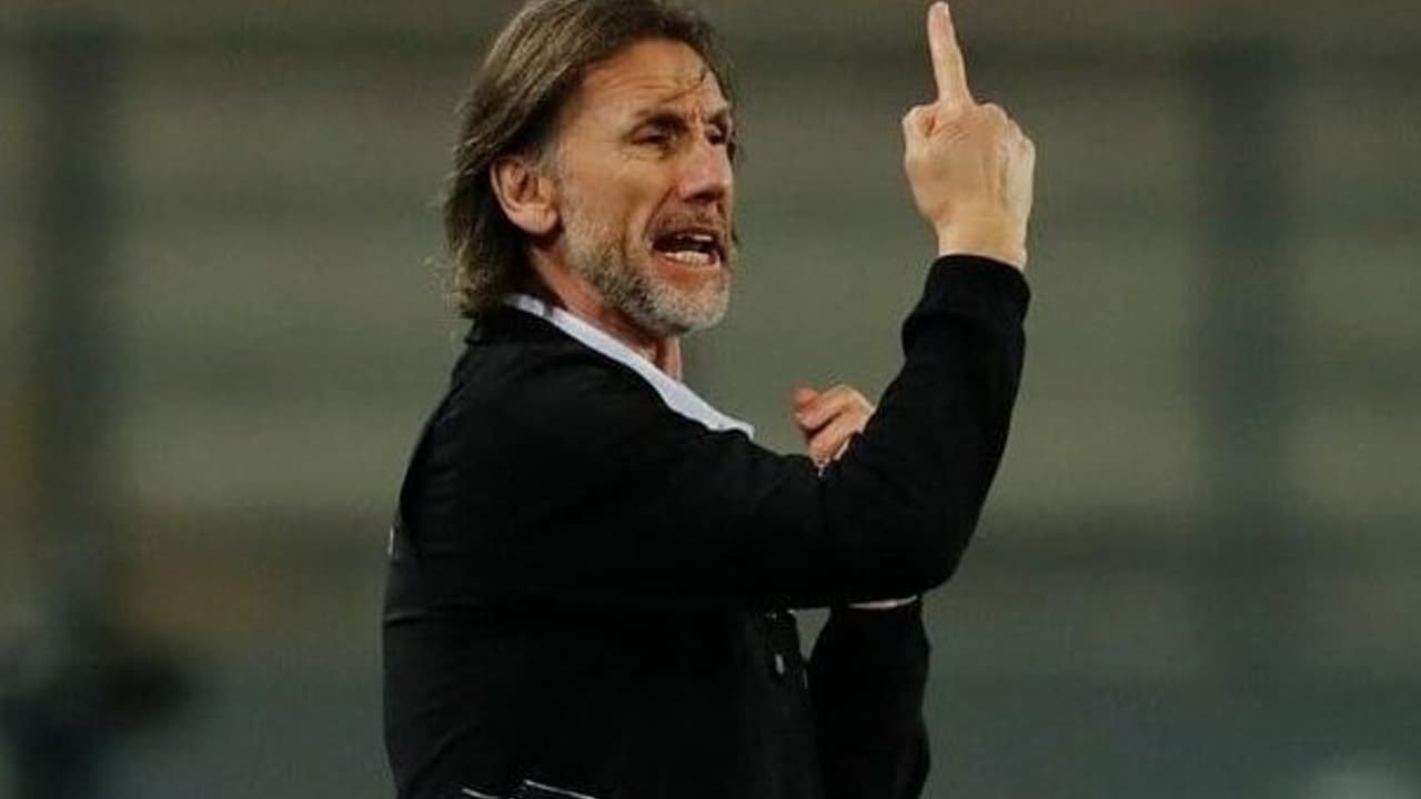 Gareca elogia Aravena e comenta planos de convocação na seleção.