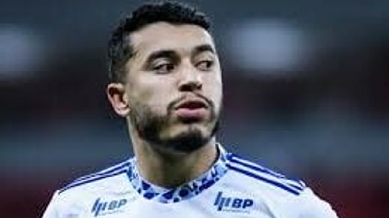 William analisa oportunidade de gol perdida em partida e lamenta erro cometido